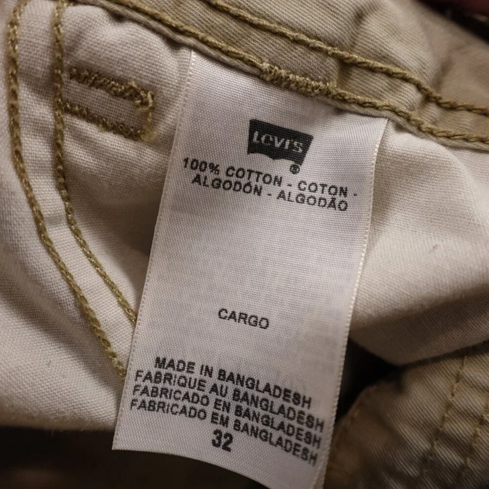 Levi's Cargo Shorts - Men's Size‎ 32 Beige